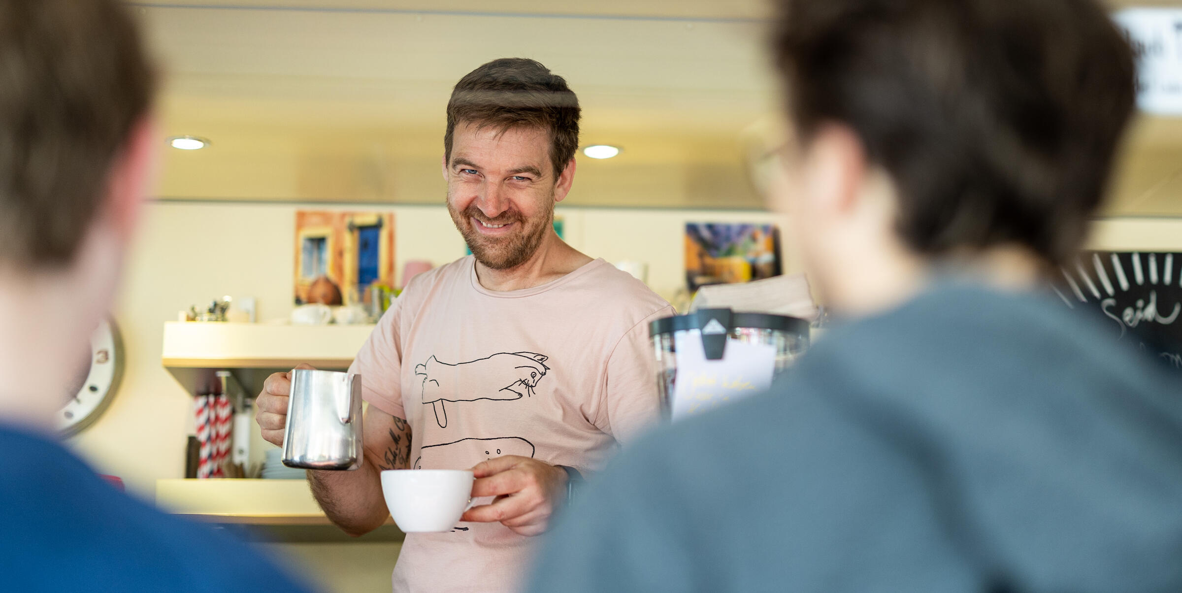 Moritz Hesse am Kaffeestand auf dem Wochenmarkt Münster