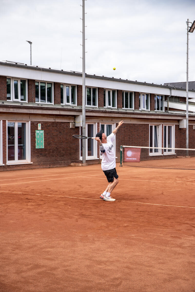 Jannes Hollbach beim Tennis