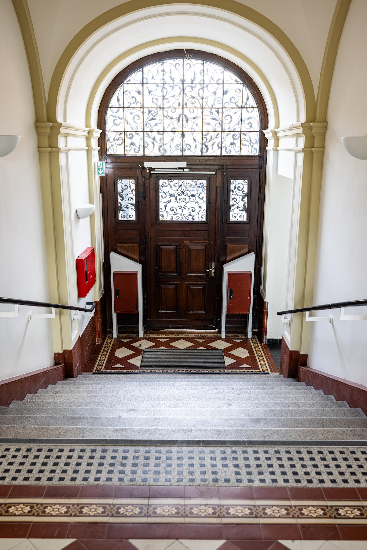 Treppe und Eingangstür der Hüfferstiftung