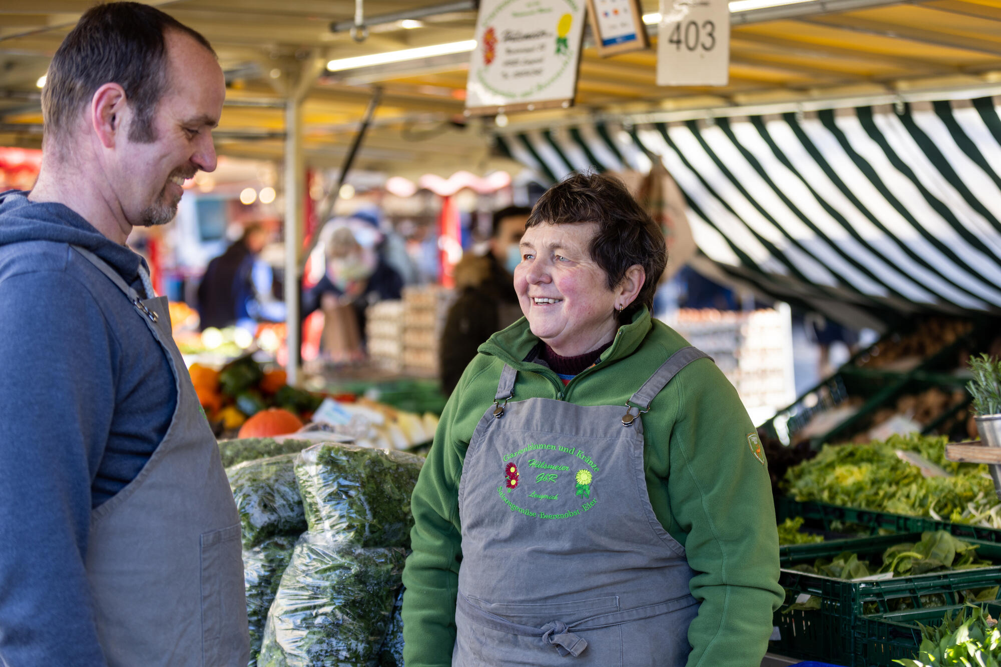 Markus Hülsmann und seine Mutter auf dem Wochenmarkt Münster