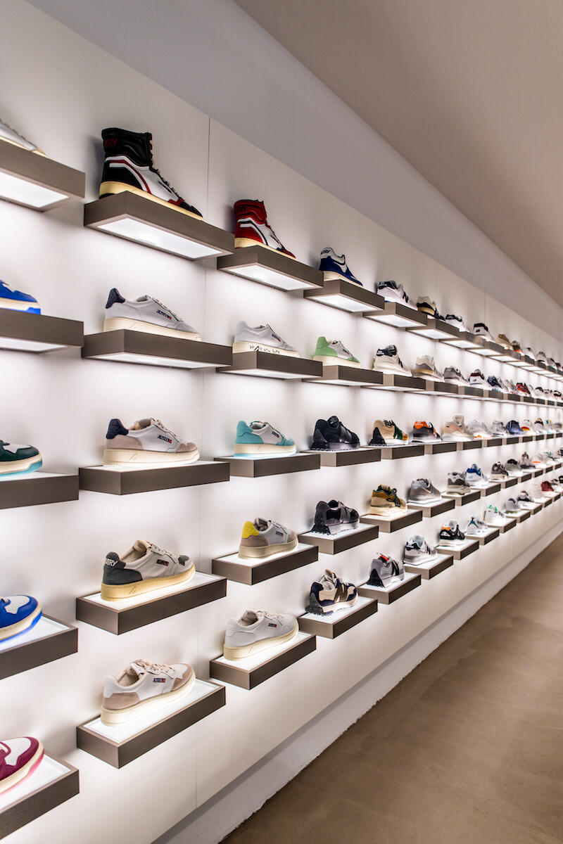 Sneaker im HOLLBACH Store Münster