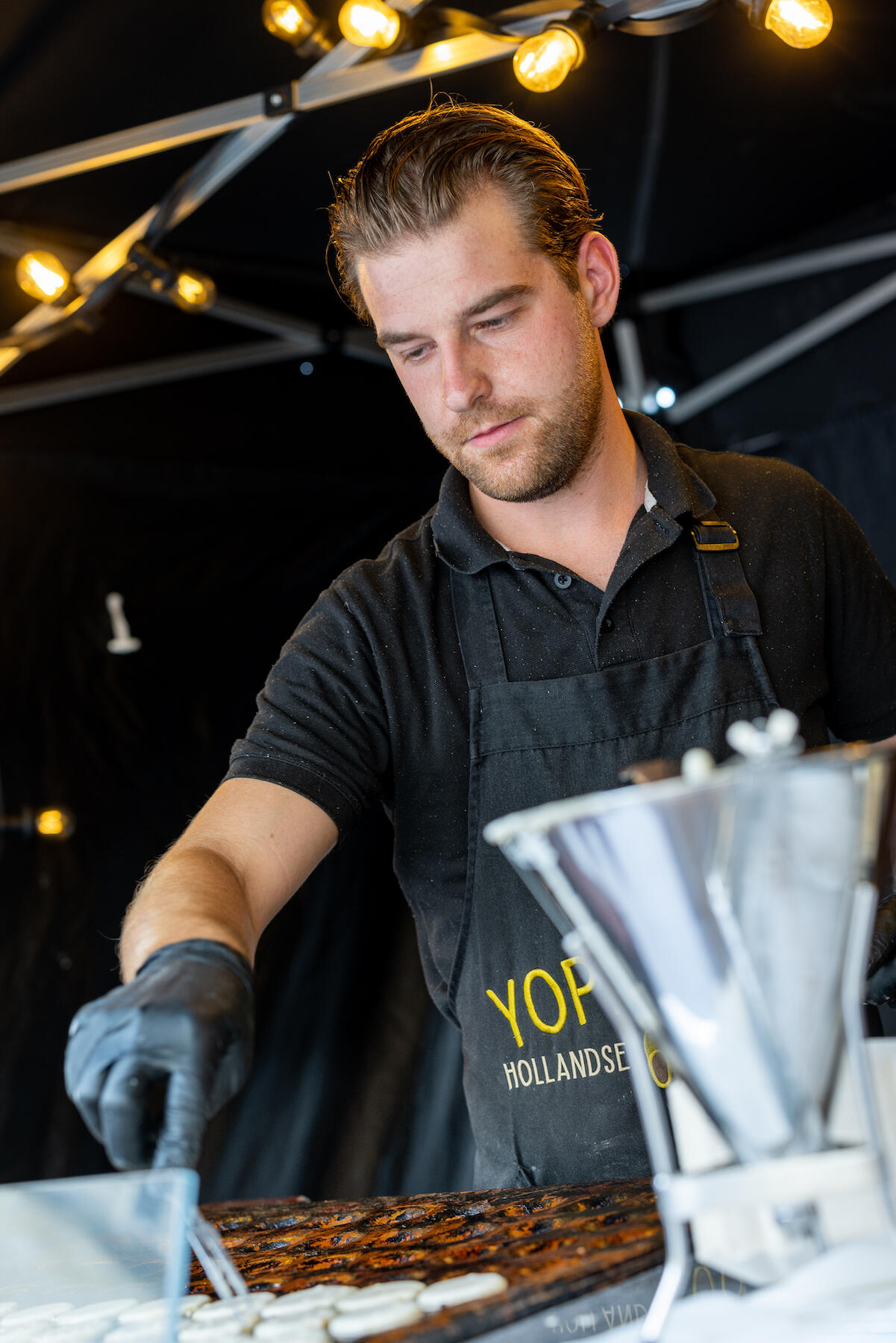 Yop am Poffertjes-Stand auf dem Wochenmarkt