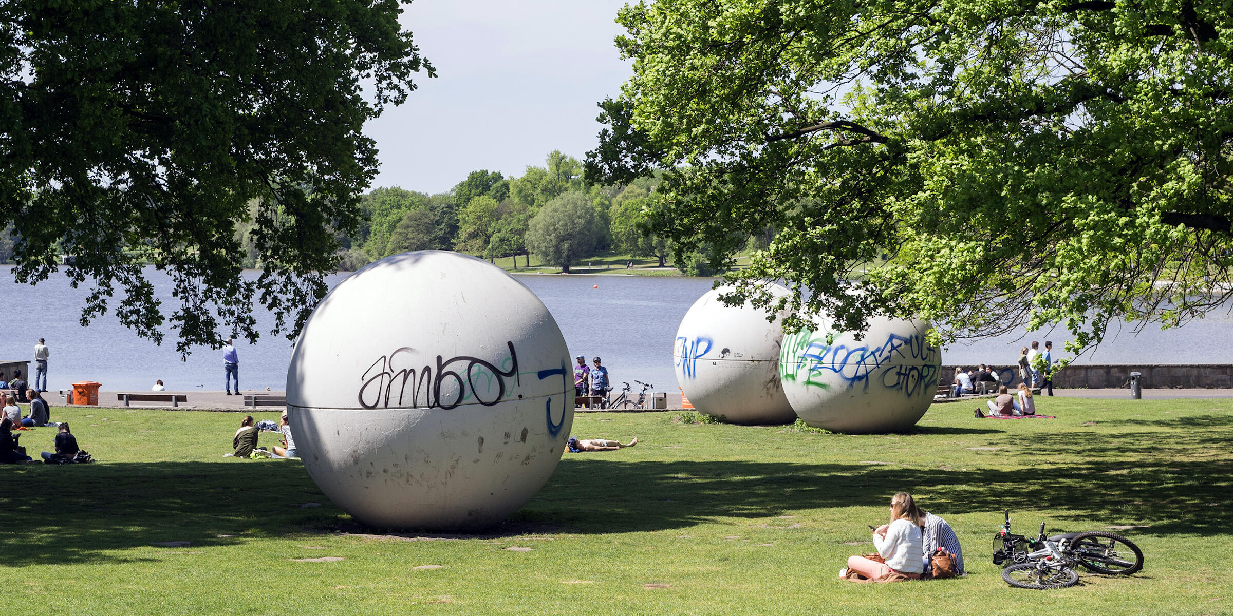 Skulptur Projekte Giant Pool Balls von Claes Oldenburg