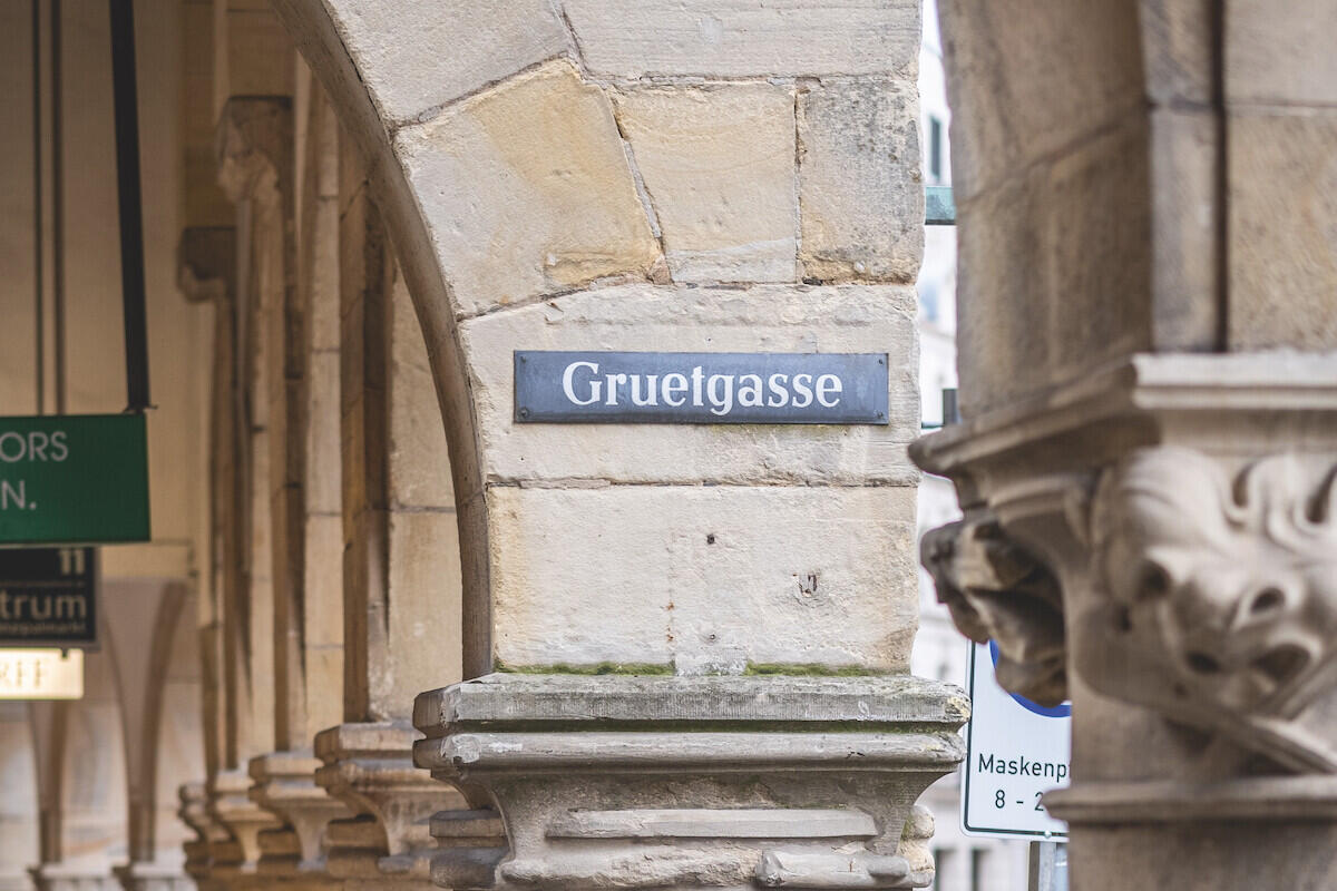 Straßenschild Gruetgasse