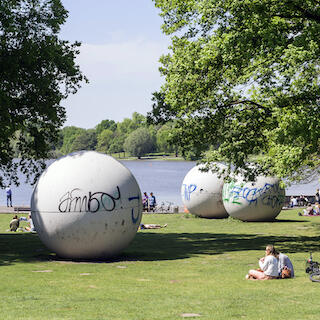 Skulptur Projekte Giant Pool Balls von Claes Oldenburg
