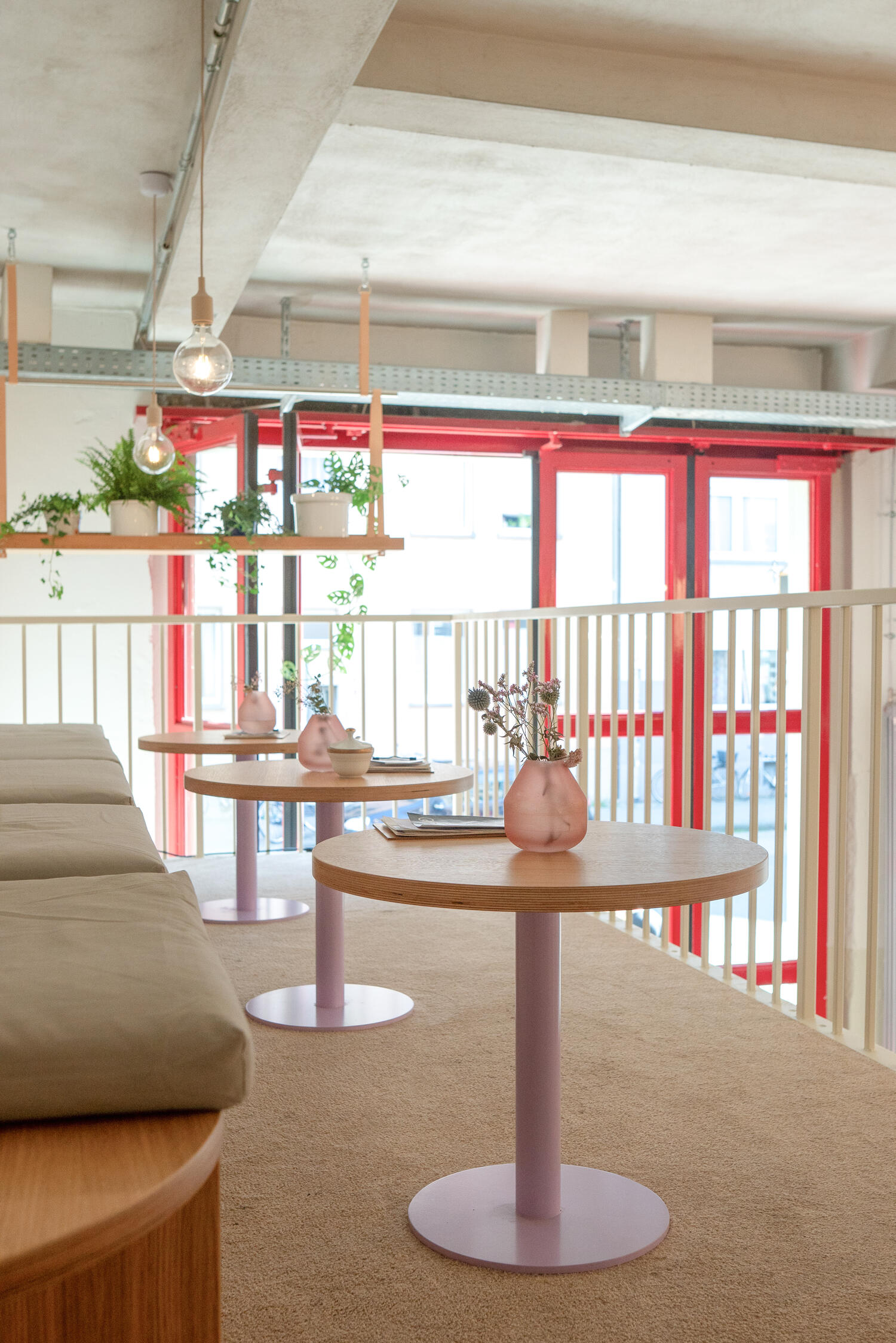 Gerüst mit Balkon im Café Grisu