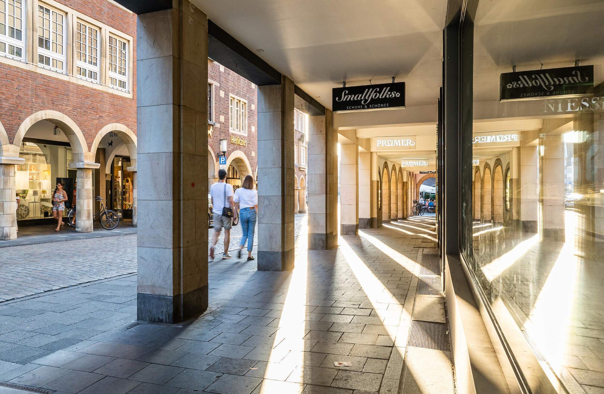 Passanten auf der Bogenstraße Münster