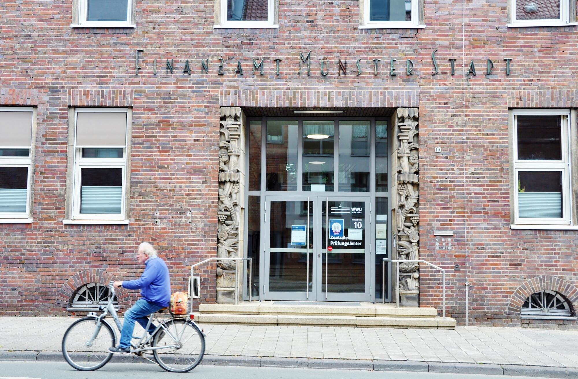 Fassade des Finanzamts Münster