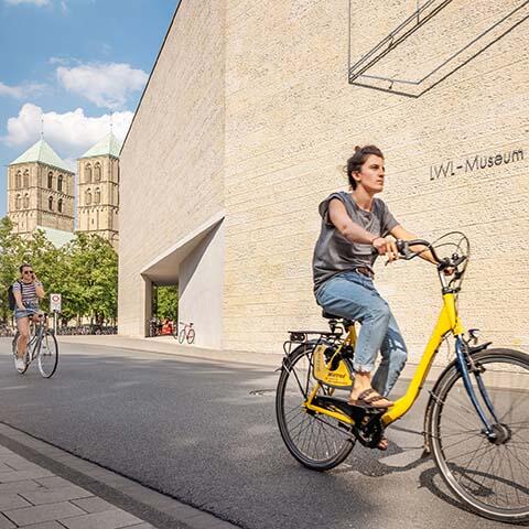 Radfahrerin von LWL Museum