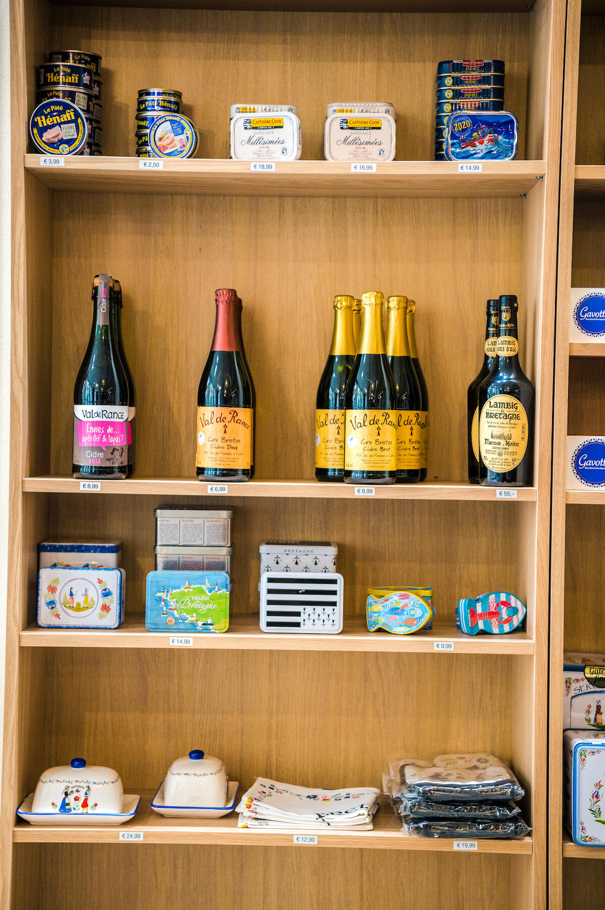 Bretonische Getränke und Souvenirs in der Maison Morel