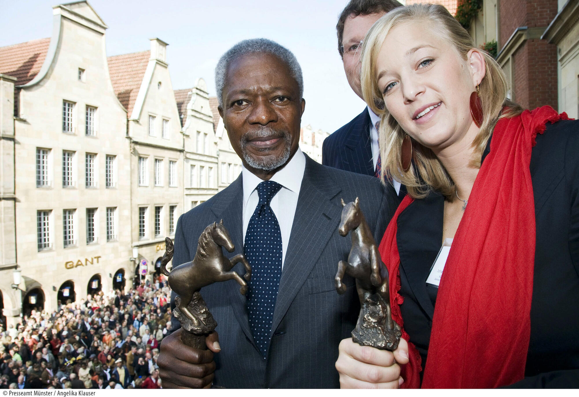 Kofi Annan und Johanna Heereman mit Friedenspreis