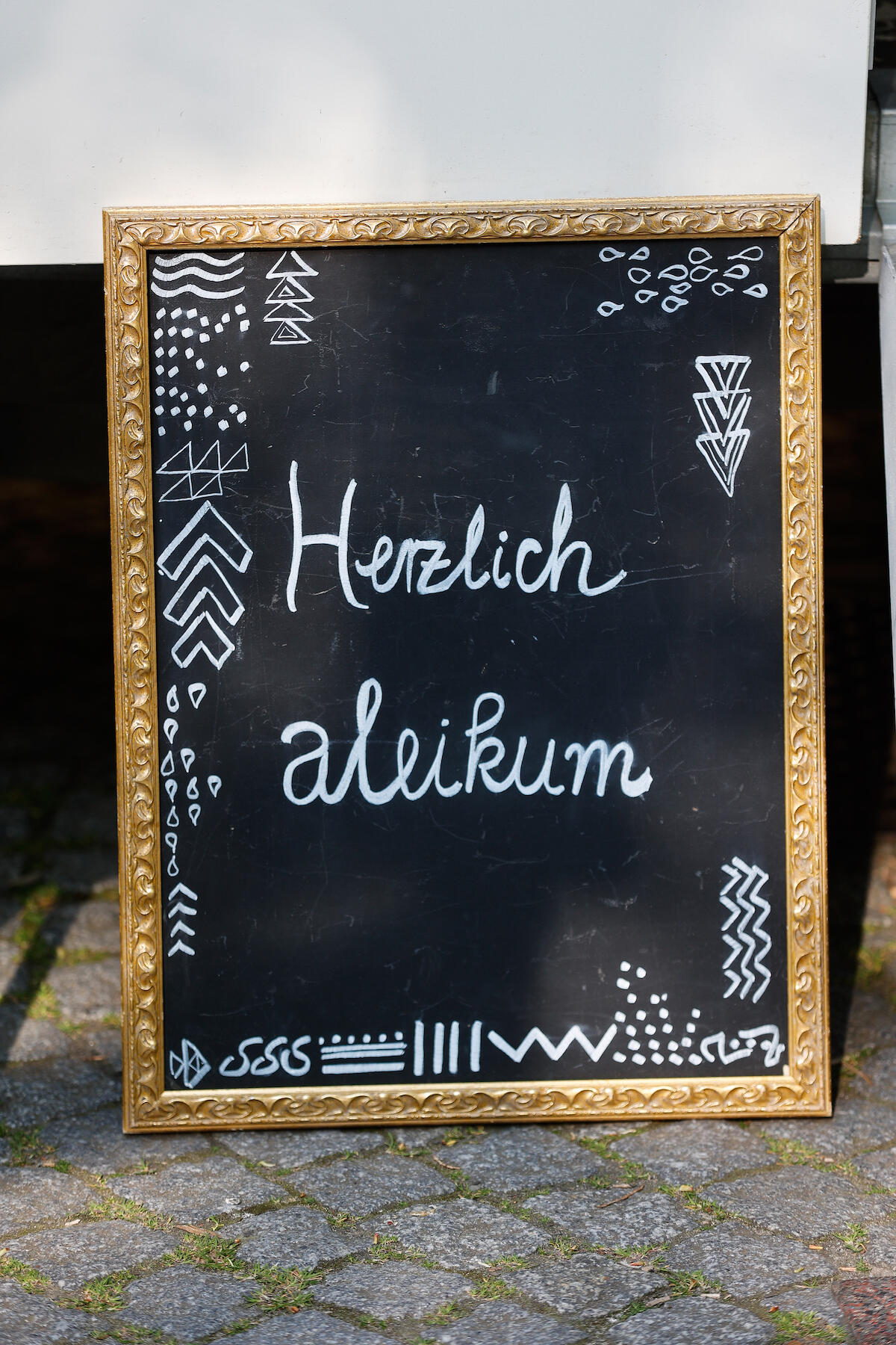 Schild "Herzlich aleikum"