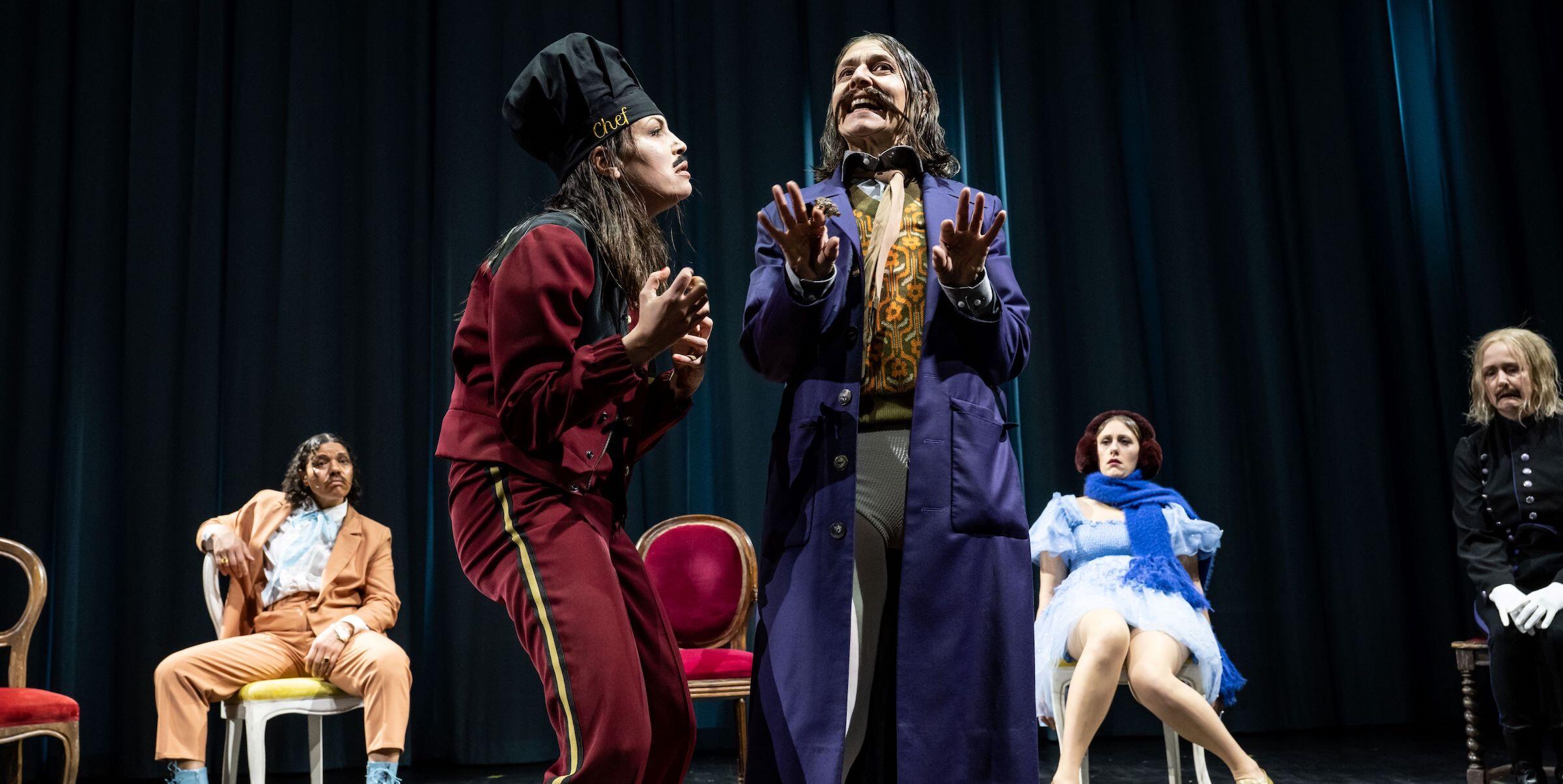 Darsteller auf der Bühne des Theaters Münster
