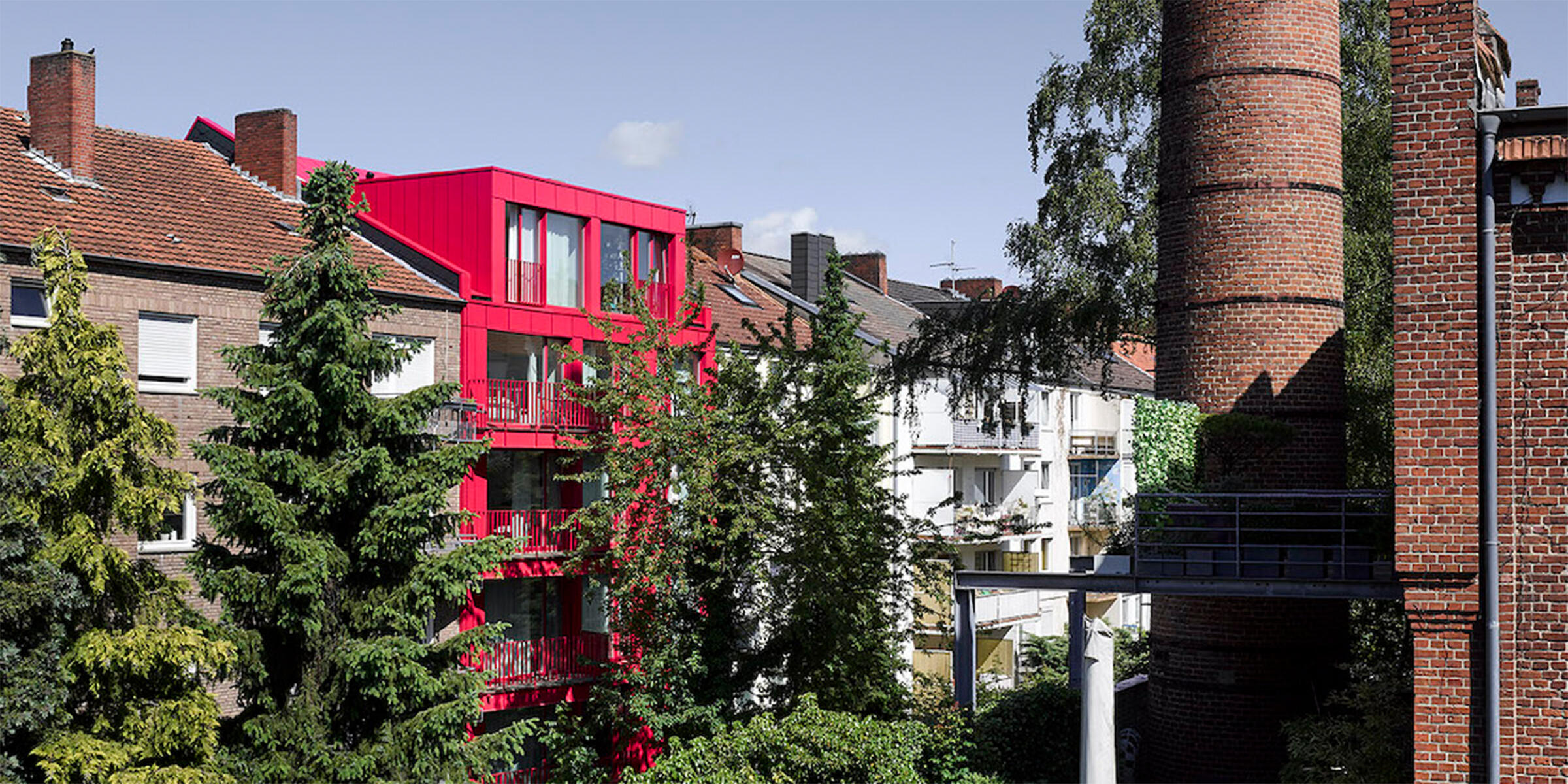 Himbeerrotes Haus im Hansaviertel 